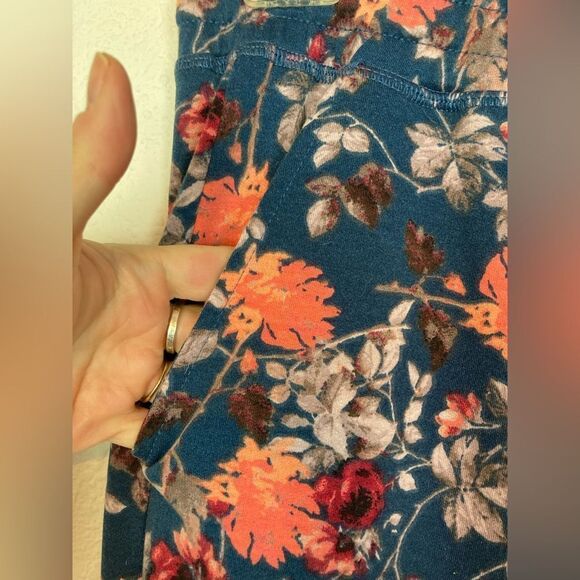 Cozy, warm, Floral joggers w/ pockets slouchy, high waist sweat pants - Picture 4 of 9